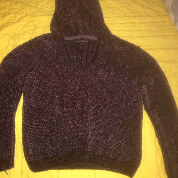 Long Sleeve Hooded Crop Top! - Picture 1 of 2